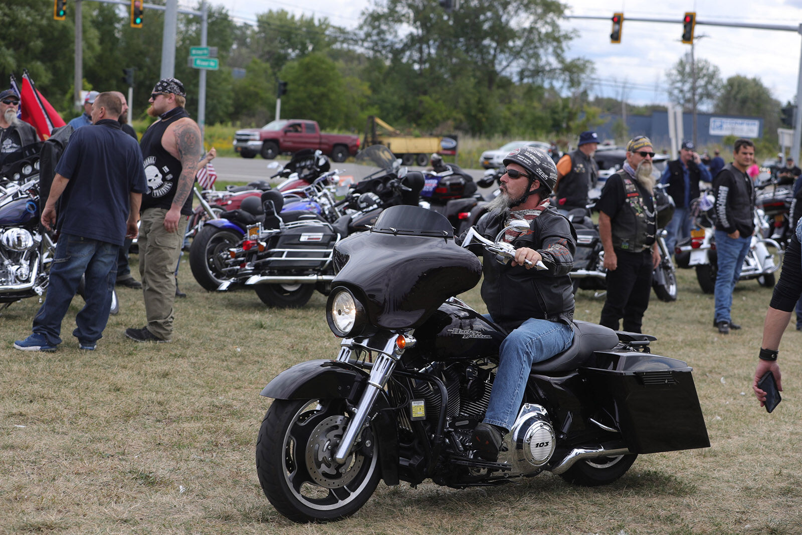 Bikers and boaters parade for President Trump